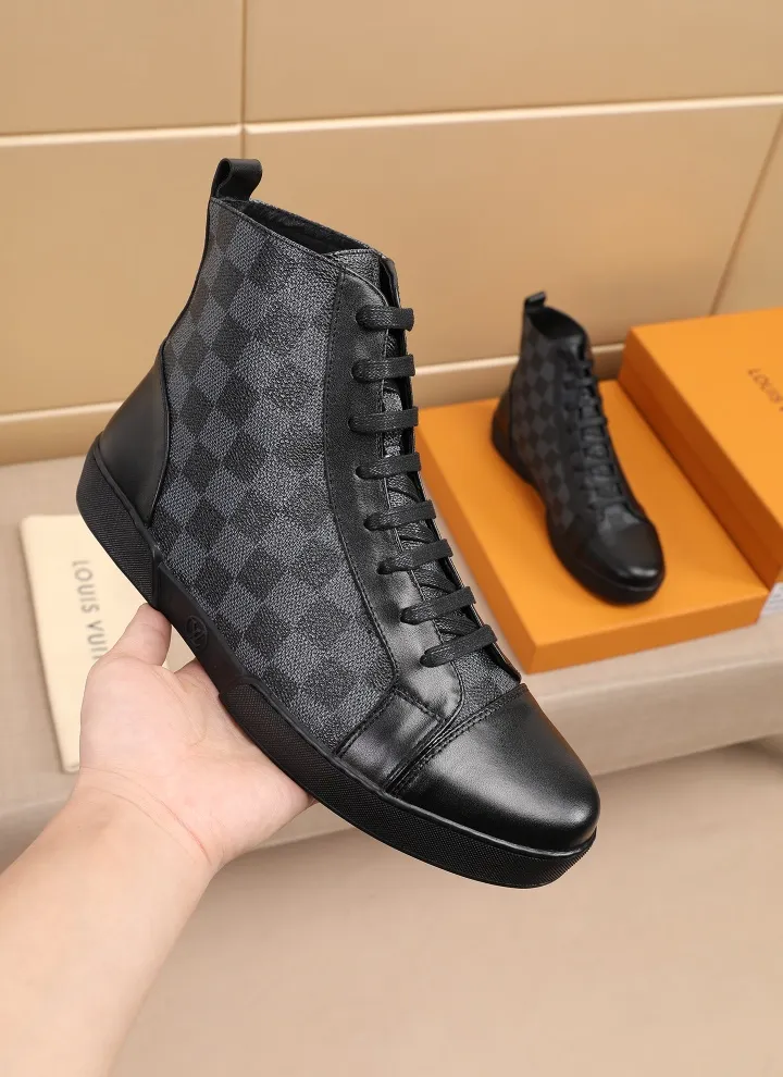 Factory price: 400💰【LV】Official website popular series 🇮🇹🇮🇹1:1 production, selected high-end imported cowhide, sheepskin lining with sheepskin pads, paired with Louis Vuitton Monogram Ecli men's shoes 💰se canvas and pure black rubber soles, the ultimate simple design perfectly interprets the latest inspiration for shoes, integrating classics and fashion. 🔍🔍High quality, worth having. The bottom car thread will never be unglued. Sellers are welcome to sell as shown in the picture above. We can send one piece on behalf of you. Number of yards: 38-44 (45 yards can be customized)